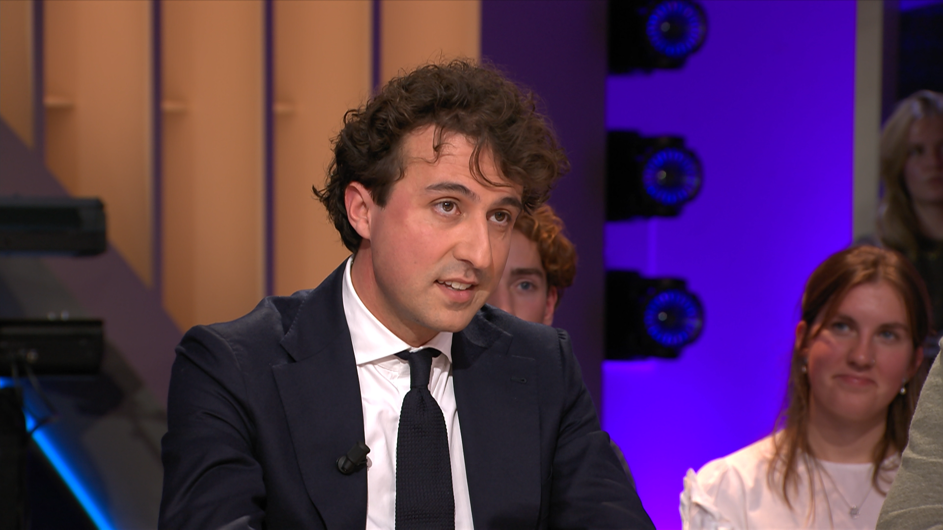 21okt Tafel 1.mxf.00 32 37 03.still002