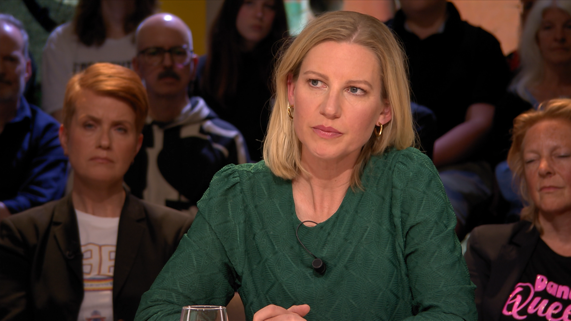 Deuitzending 7mei.00 17 05 09.still002