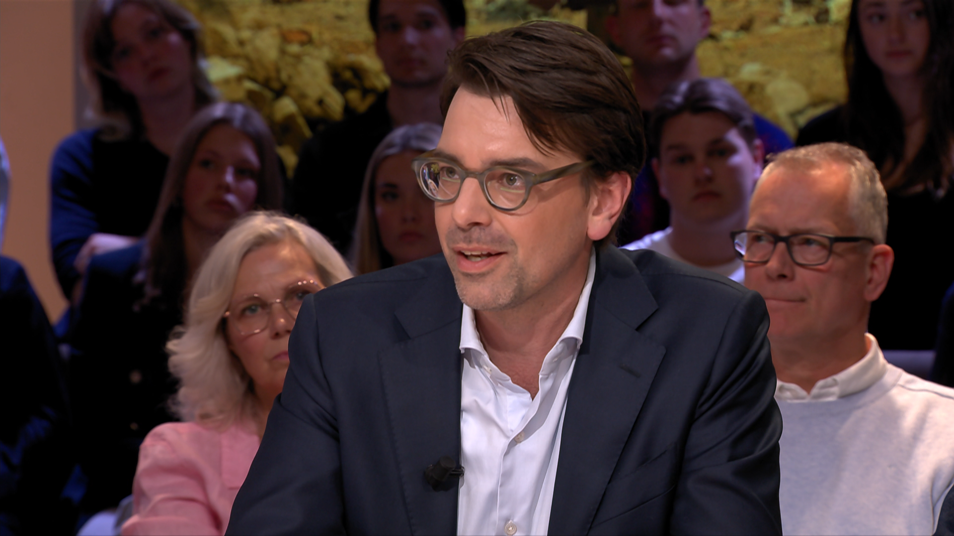 Uitzending.00 45 45 13.still002