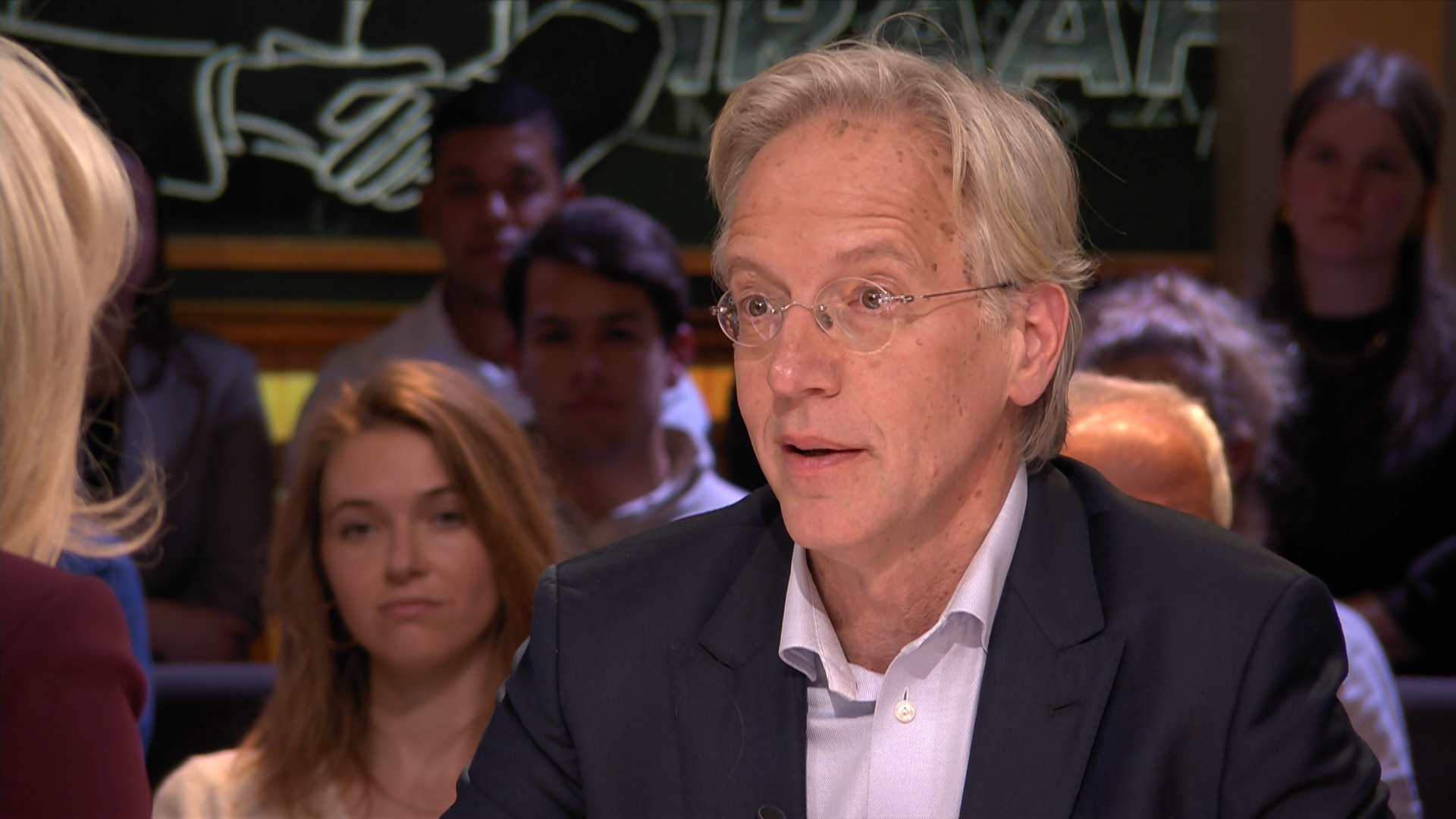 1apr Tafel 3.mxf.00 06 13 10.still001