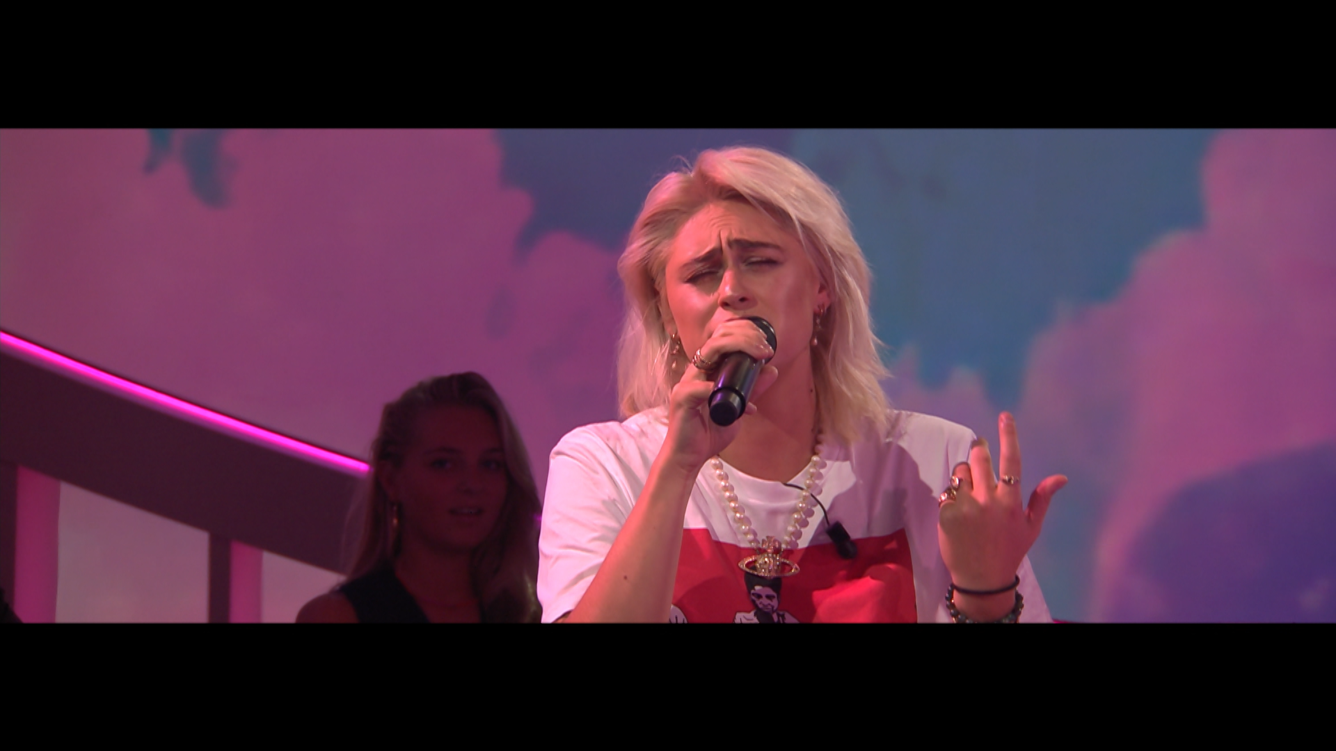 YouTube Bente.00 00 47 15.still002