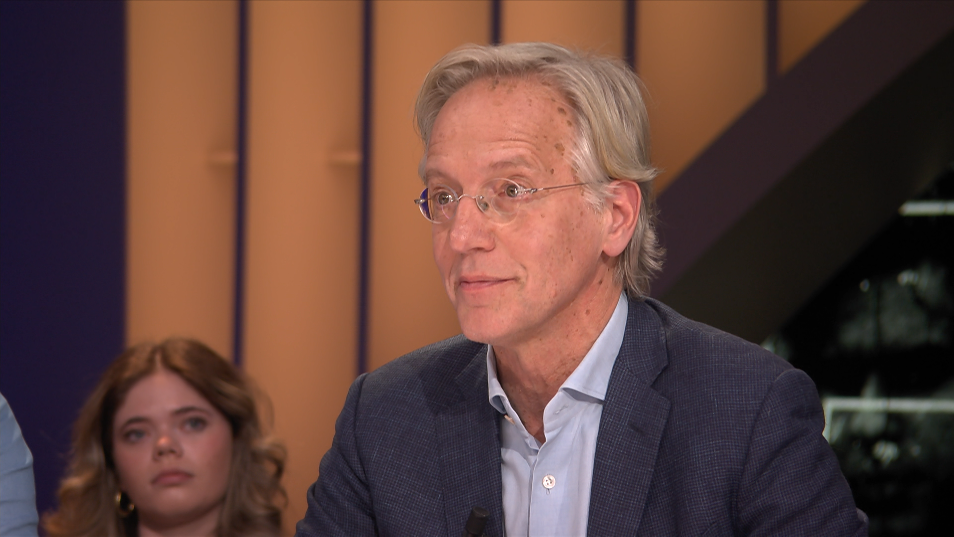 15apr Tafel 2.mxf.00 03 24 14.still001