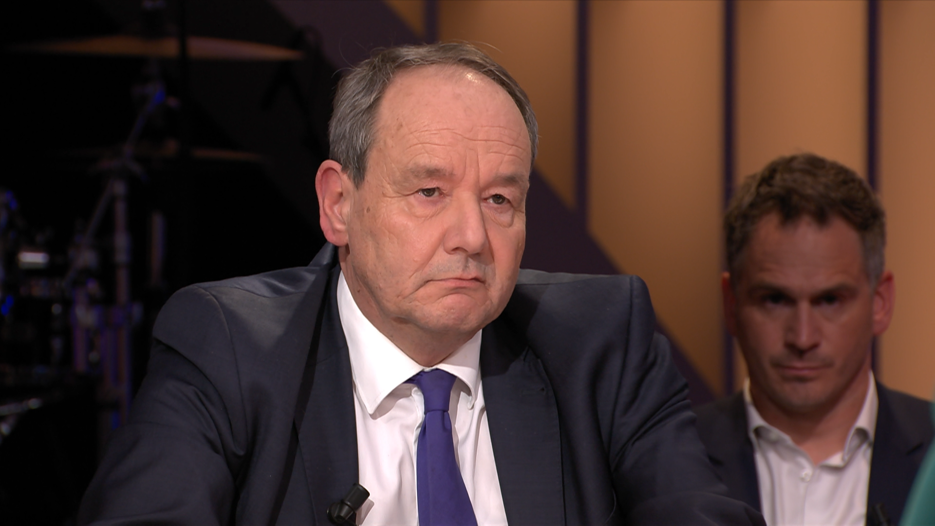 8apr Tafel 1.mxf.00 05 07 03.still001